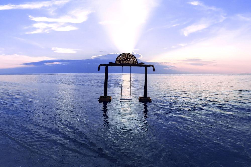 Aston Sunset Beach Resort - Quần đảo Gili Ngoại thất bức ảnh
